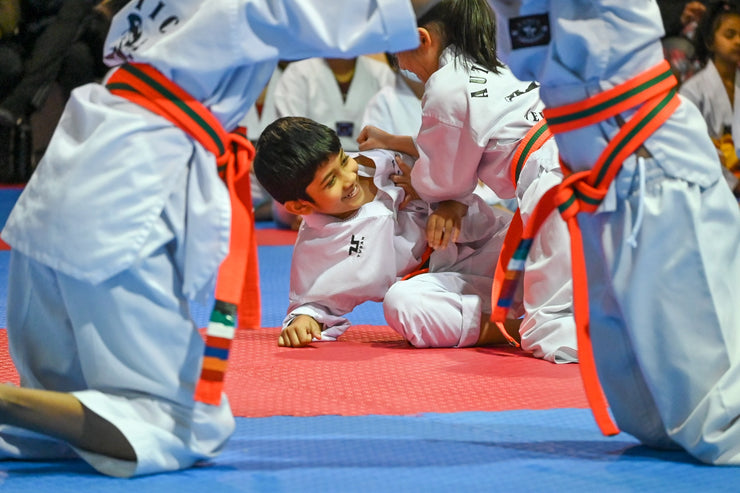 Children learning self defence and grappling.